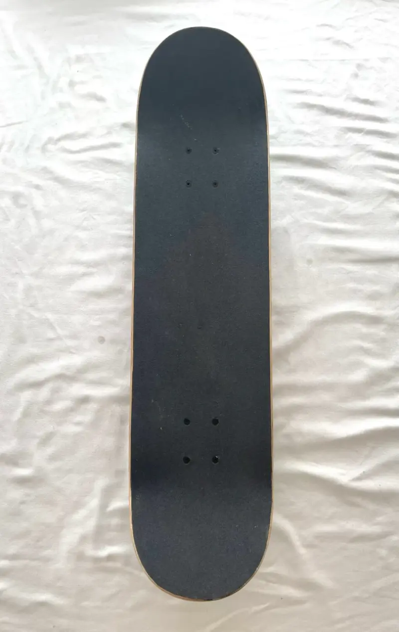 Skateboard verde diseño gráfico KFD - 2