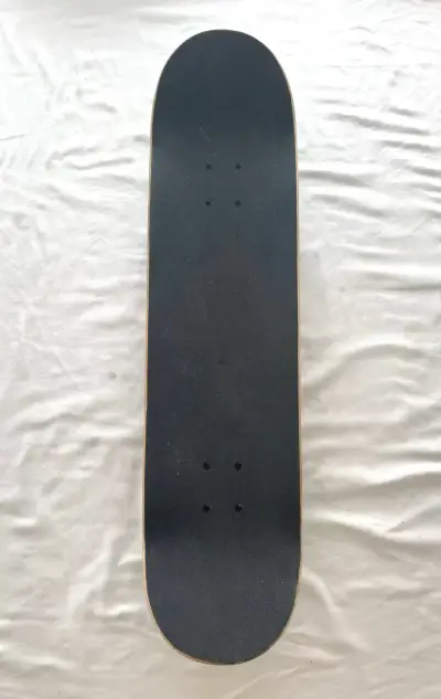 Skateboard verde diseño gráfico KFD - miniatura 2