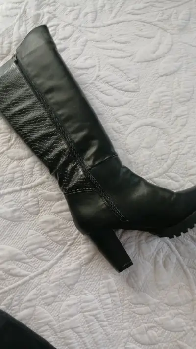 Botas negras de cuero sintetico - miniatura 1
