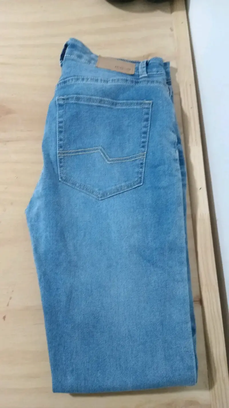 Jeans clásicos azul claro