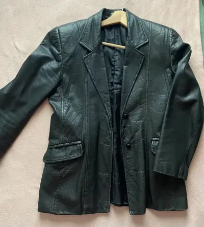 Blazer de cuero negro para mujer - miniatura 2
