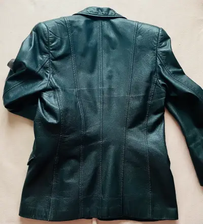 Blazer de cuero negro para mujer - miniatura 3