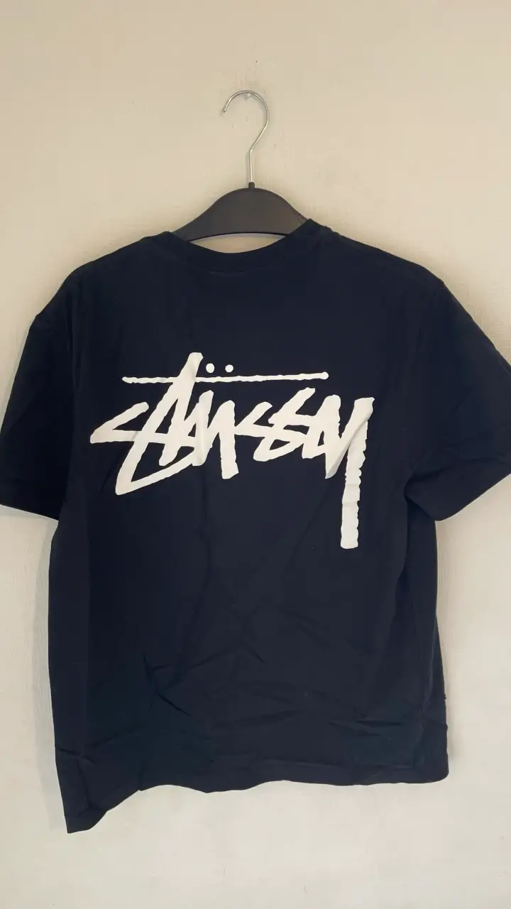 Polera negra estampado Stussy - 2