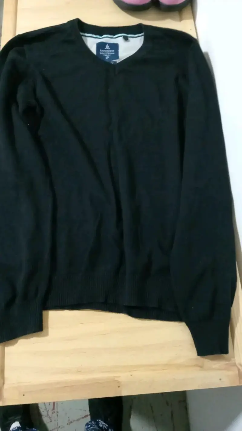 Suéter negro de hombre