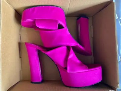 Sandalias de plataforma fucsia - miniatura 1