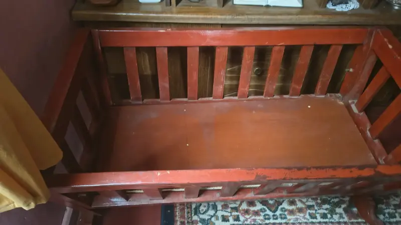 Mueble de madera barnizado - 4