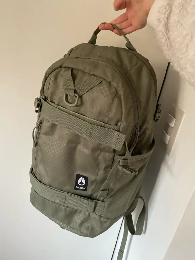 Mochila verde olivo con bolsillos - 2