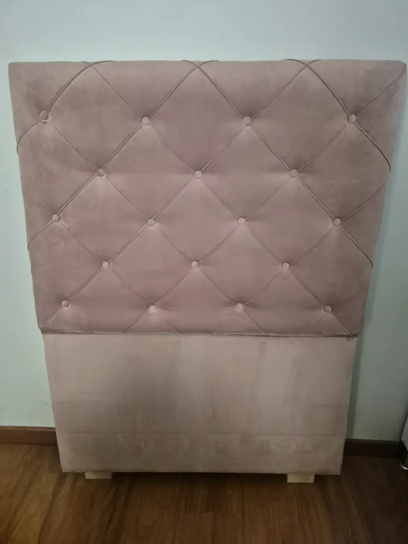 Respaldo de cama rosa capitoné - 2