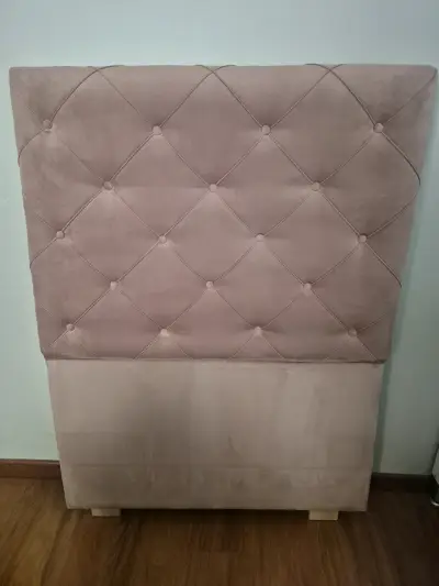 Respaldo de cama rosa capitoné - miniatura 2