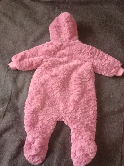 Enterito rosado con capucha peluche - miniatura 4