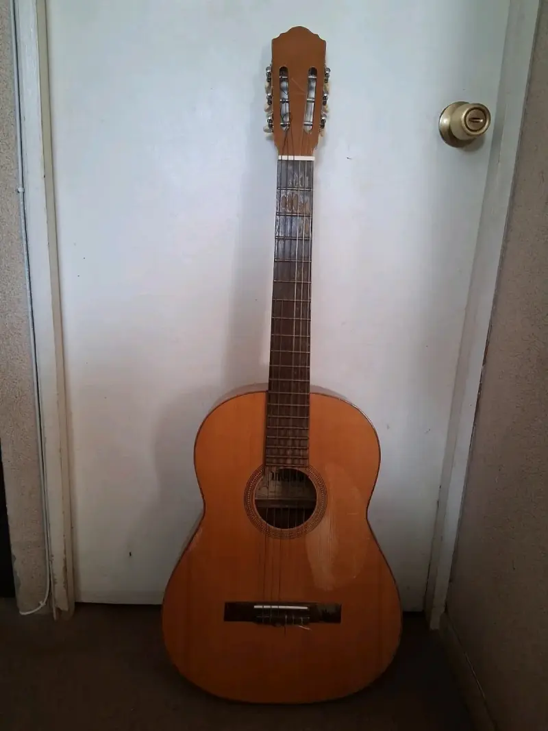 Guitarra acústica madera natural