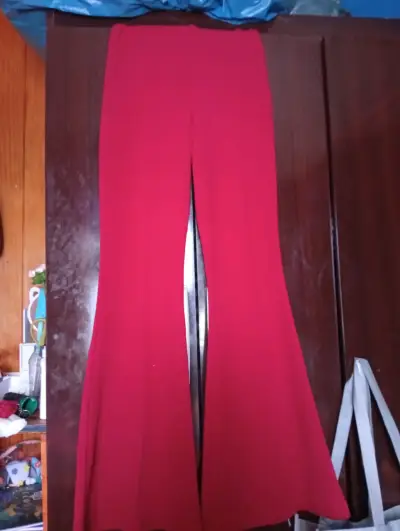 Pantalones rojos acampanados - miniatura 1