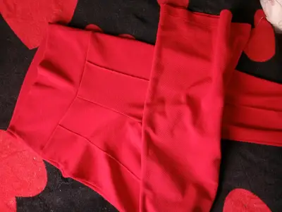 Pantalones rojos acampanados - miniatura 2
