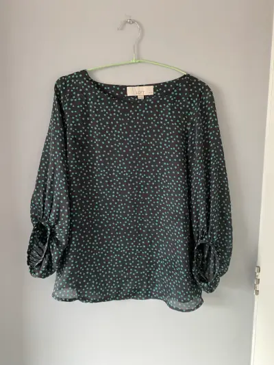 Blusa negra con lunares verdes - miniatura 1