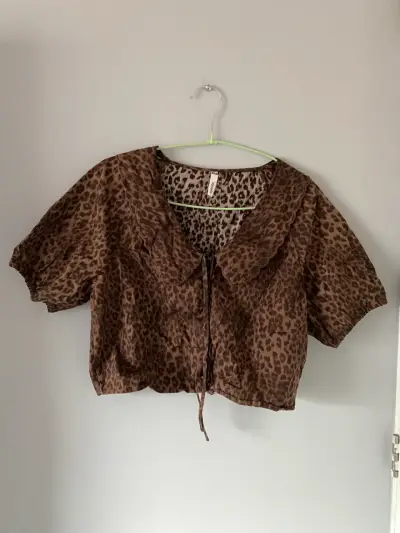 Blusa corta estampado leopardo - miniatura 1