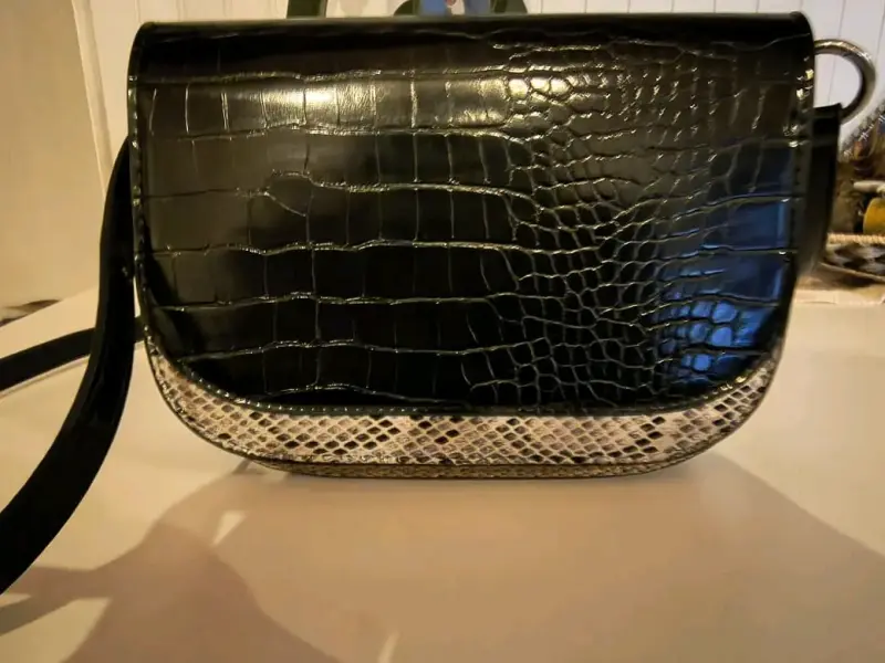 Cartera negra efecto cocodrilo - 1