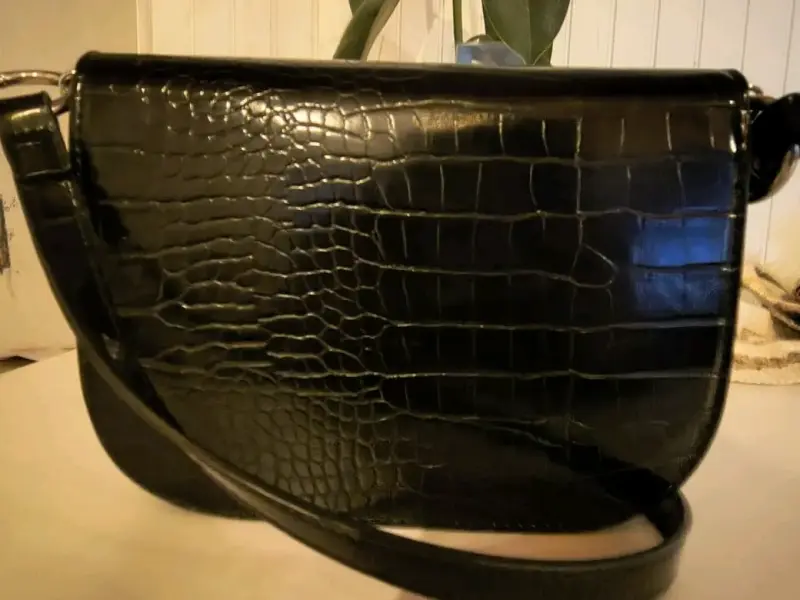 Cartera negra efecto cocodrilo - 2