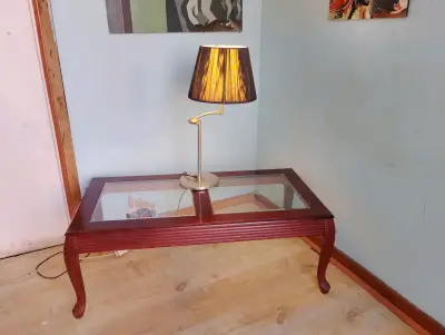 Mesa de centro de vidrio y lámpara - miniatura 4