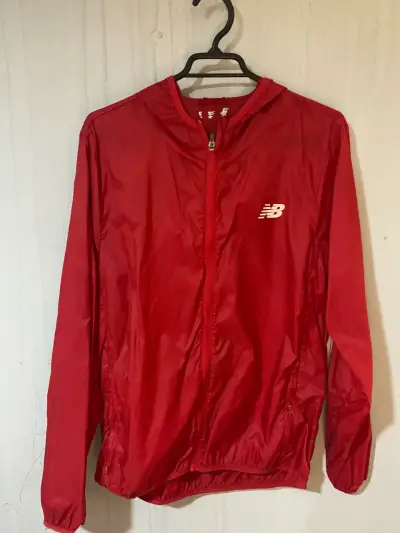 Cortaviento rojo New Balance - miniatura 1