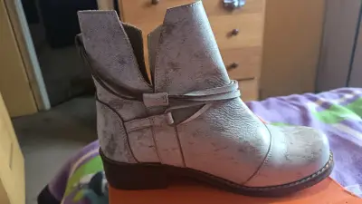 Botines beige de cuero desgastado - miniatura 2