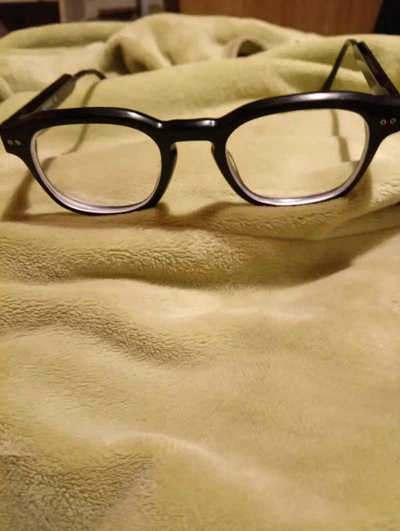 Lentes de armazón negro - 2