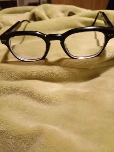 Lentes de armazón negro - miniatura 2