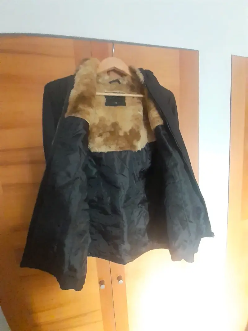 Abrigo AZIS negro con interior de piel
