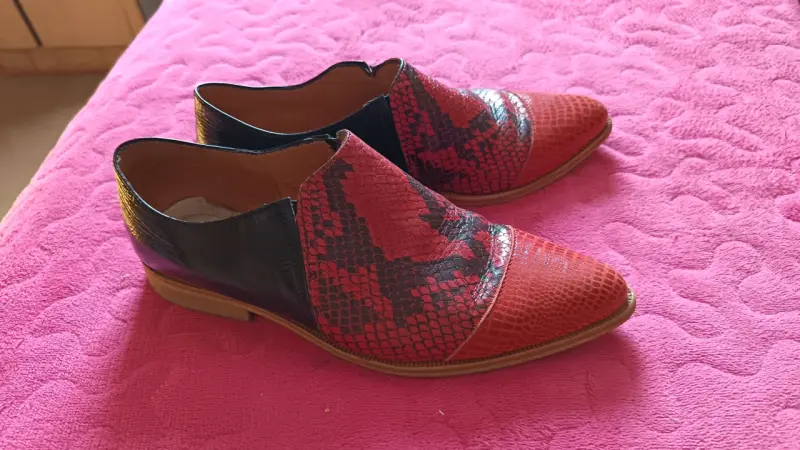 Zapatos de cuero estampado rojo - 1
