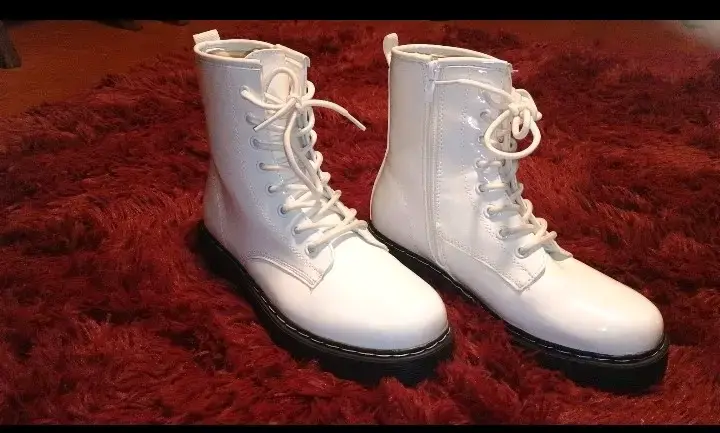 Botas blancas estilo combate
