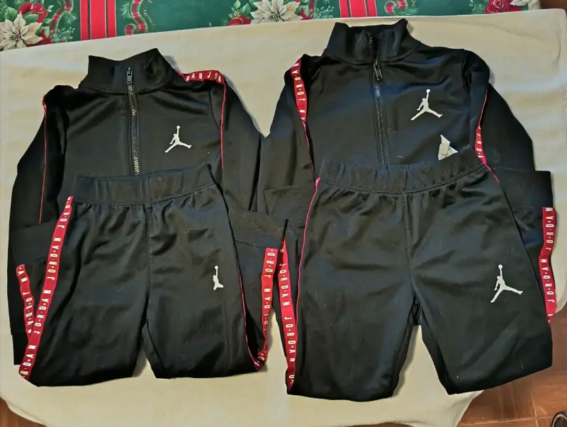 Conjunto deportivo negro para niños - 1
