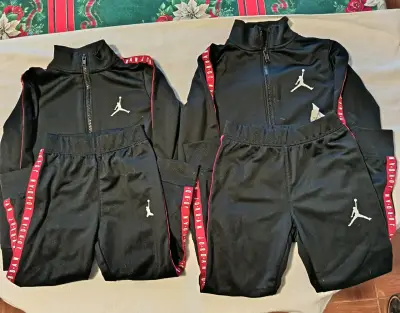 Conjunto deportivo negro para niños - miniatura 2