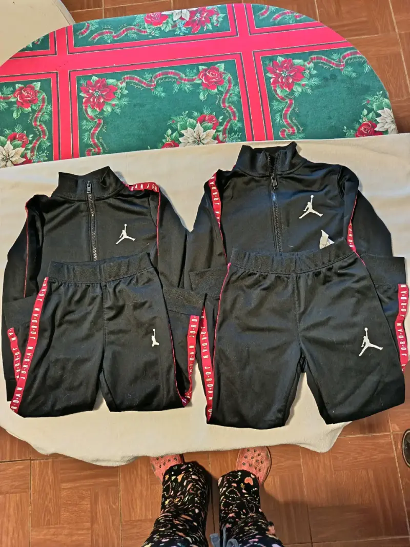 Conjunto deportivo negro para niños - 3
