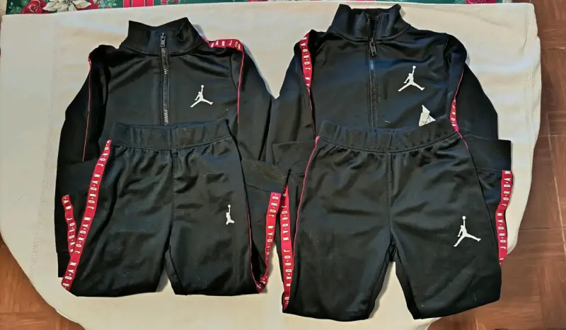 Conjunto deportivo negro para niños - 4
