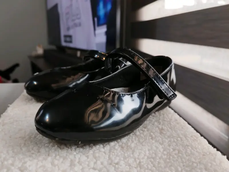 Zapatos negros de charol para niña - 2