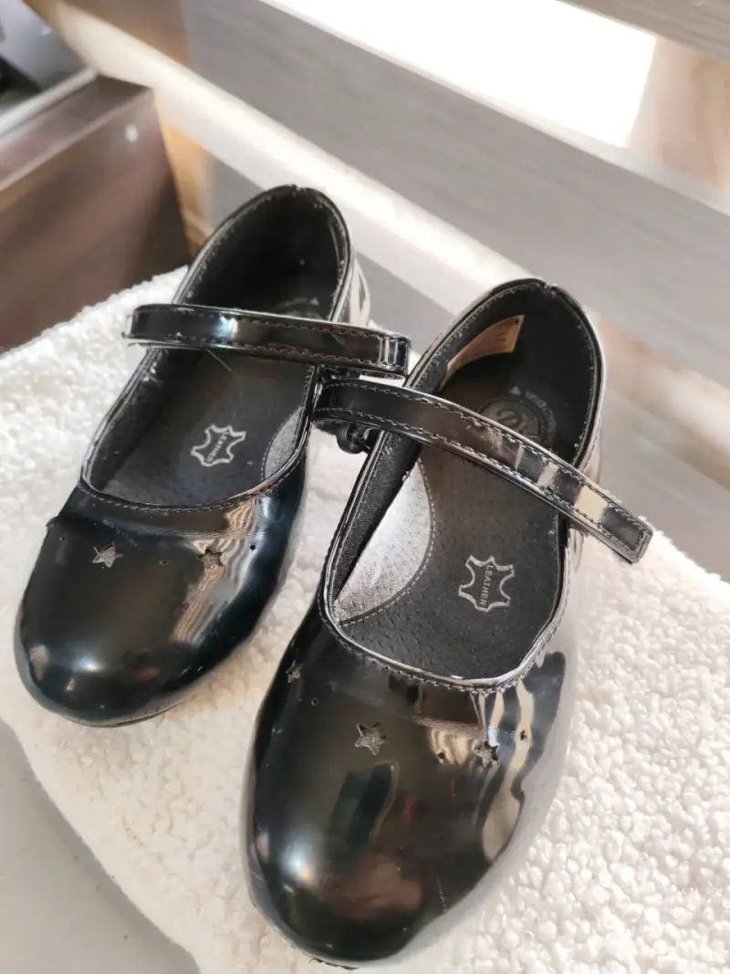 Zapatos negros de charol para niña - 4