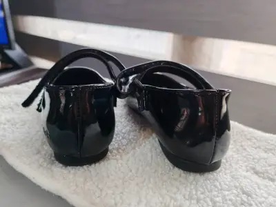 Zapatos negros de charol para niña - miniatura 5