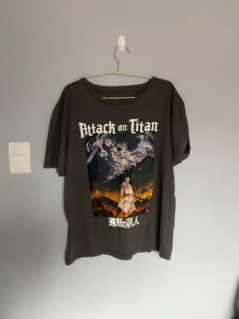 Polera gris Attack on Titan - 1