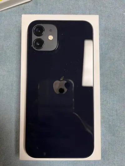 iPhone 12 en excelente estado con accesorios - miniatura 2