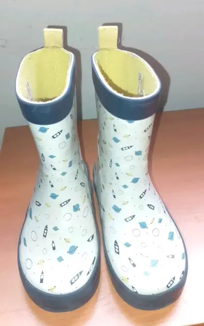 Botas de lluvia infantiles con diseño espacial - miniatura 2
