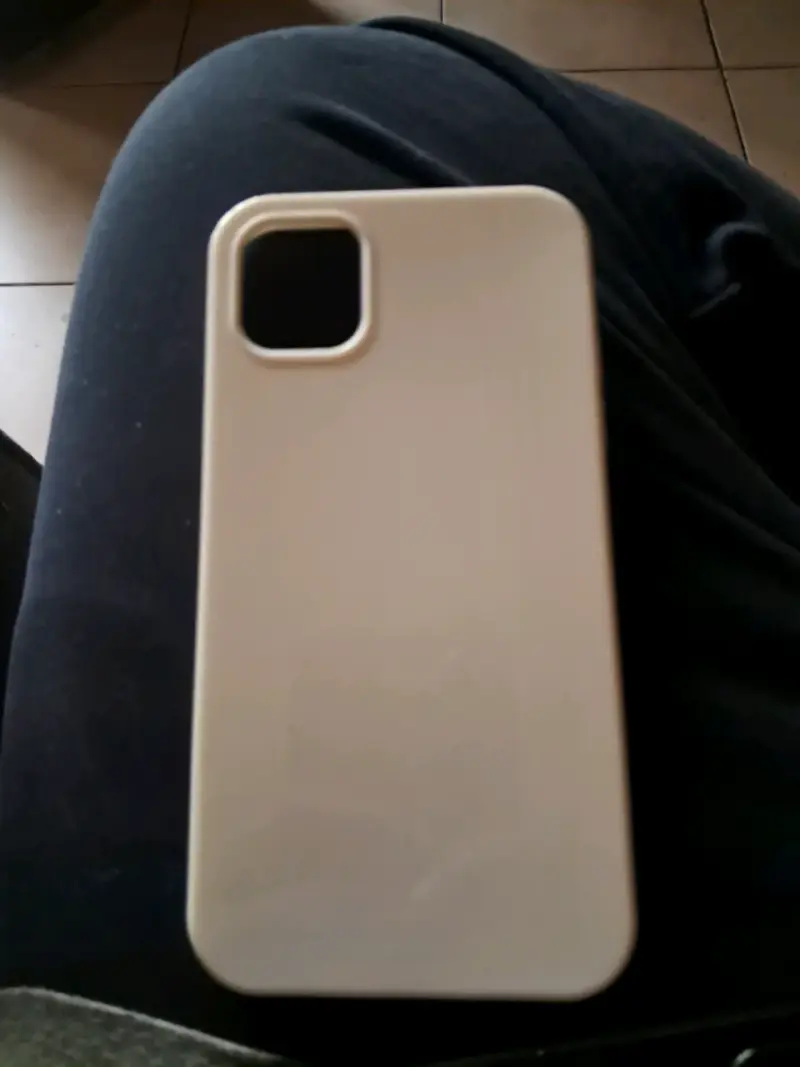 Funda blanca y negra para celular iphone 11 - 1