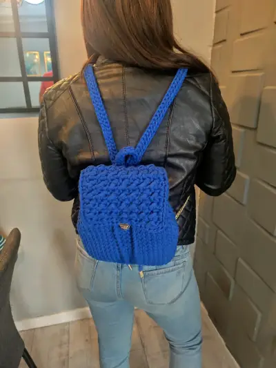 Mochila tejida azul - miniatura 1