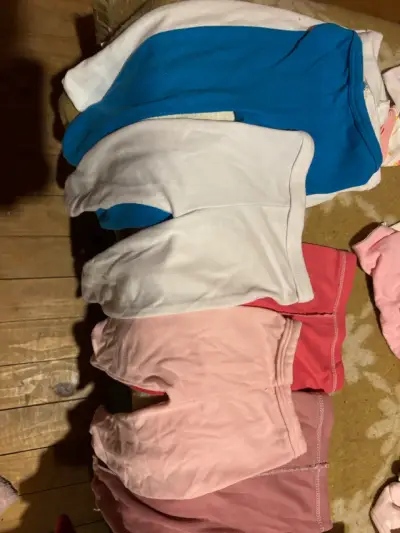 Conjunto de ropa de bebé variada - miniatura 1