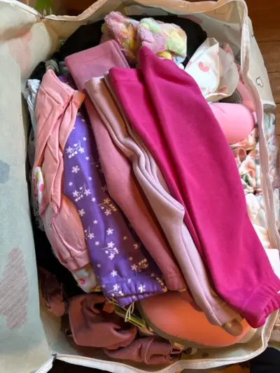 Conjunto de ropa de bebé variada - miniatura 2