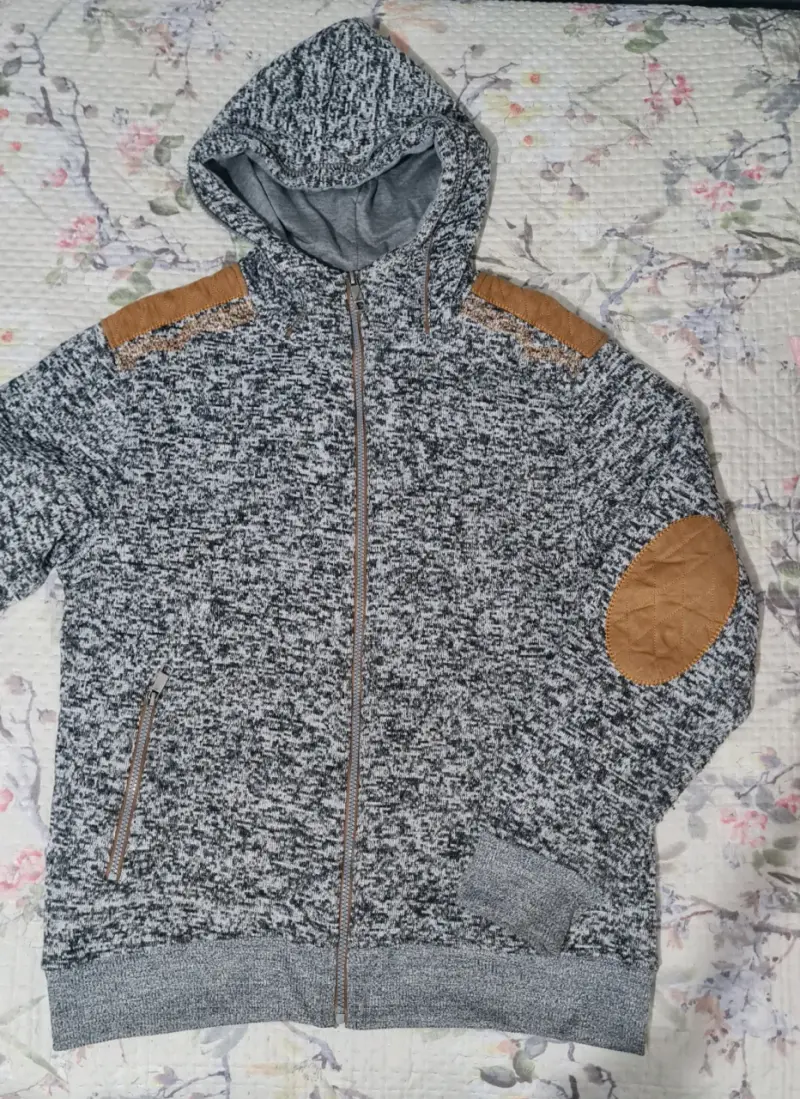 Polerón gris con capucha talla L - 1
