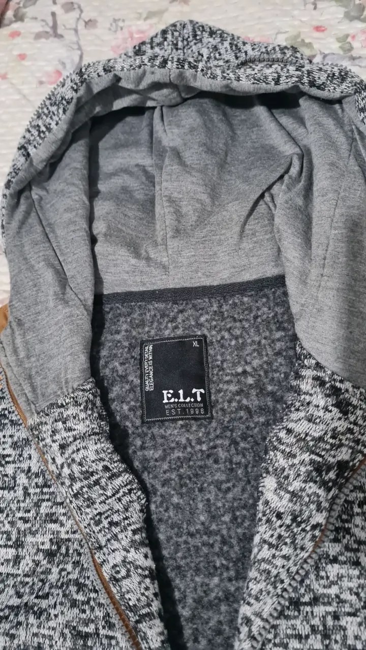 Polerón gris con capucha talla L - 2
