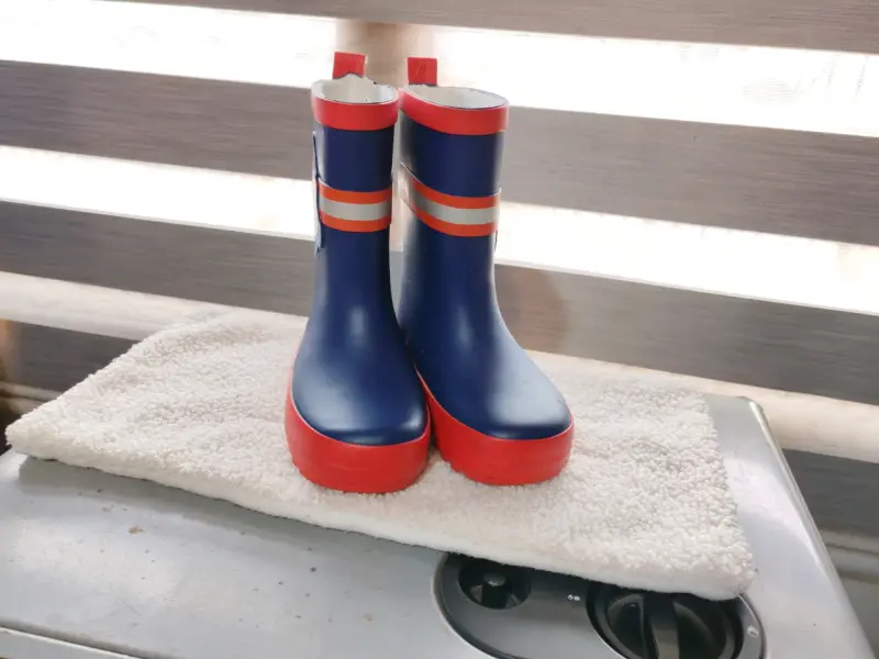 Botas de lluvia azul y rojo - 1