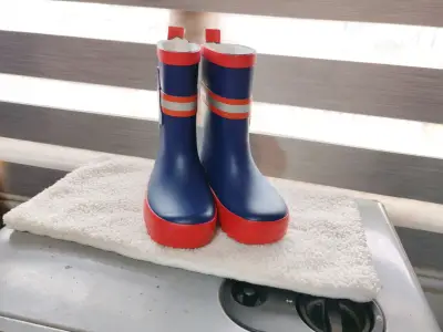 Botas de lluvia azul y rojo - miniatura 1