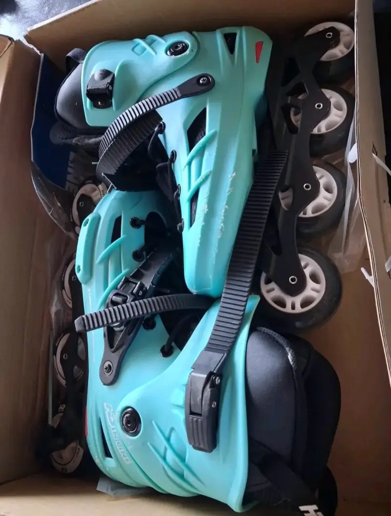 Patines en línea color celeste - 1