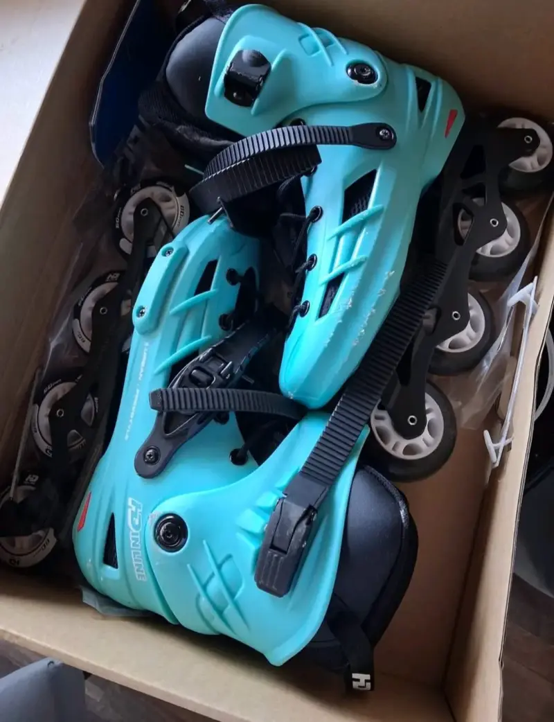 Patines en línea color celeste - 2