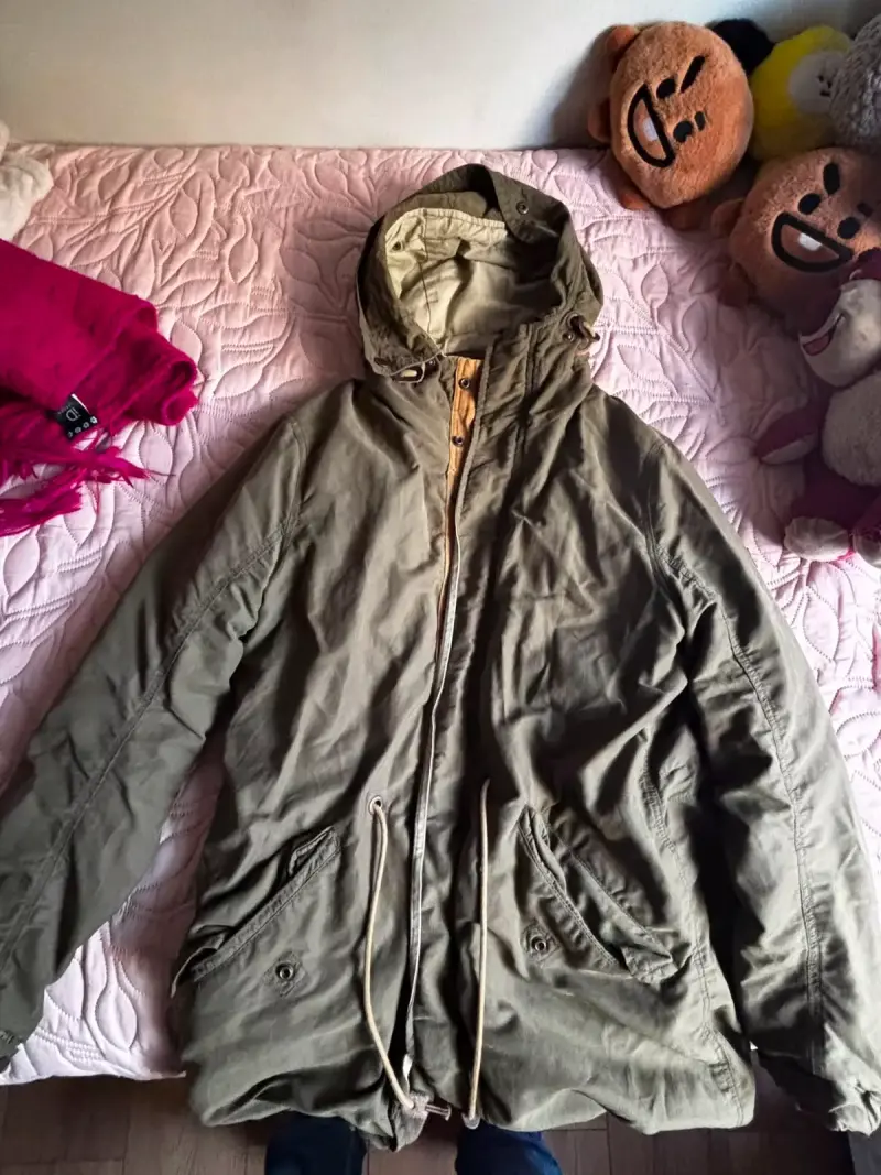 Parka verde con capucha